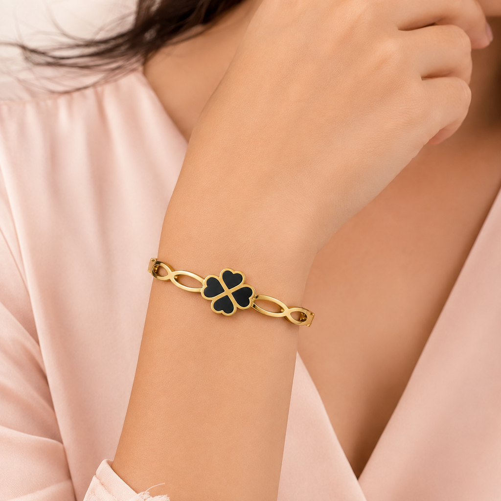 Lucky Noir Clover Bangle