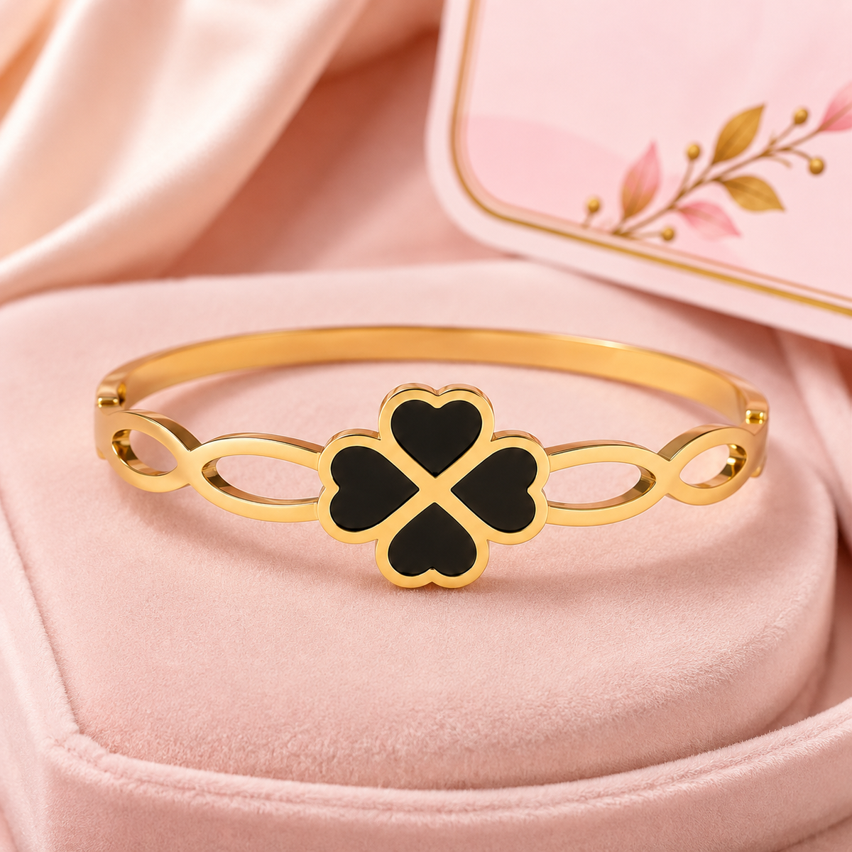 Lucky Noir Clover Bangle