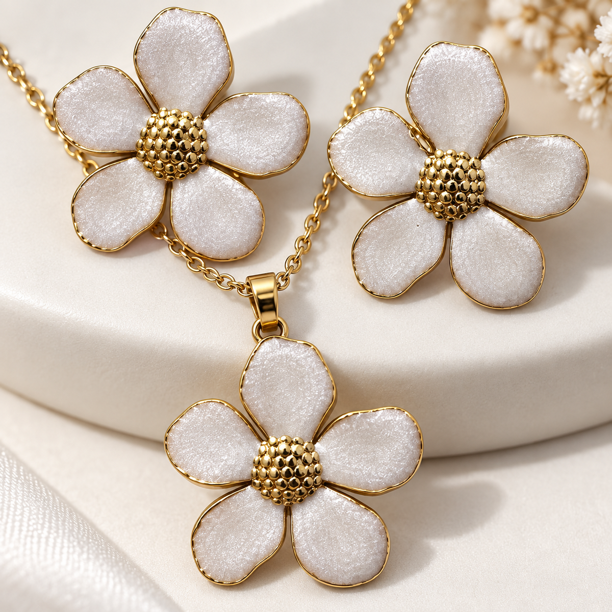 Safed Daisy Necklace Set