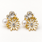 Safed Daisy Pearl Studs