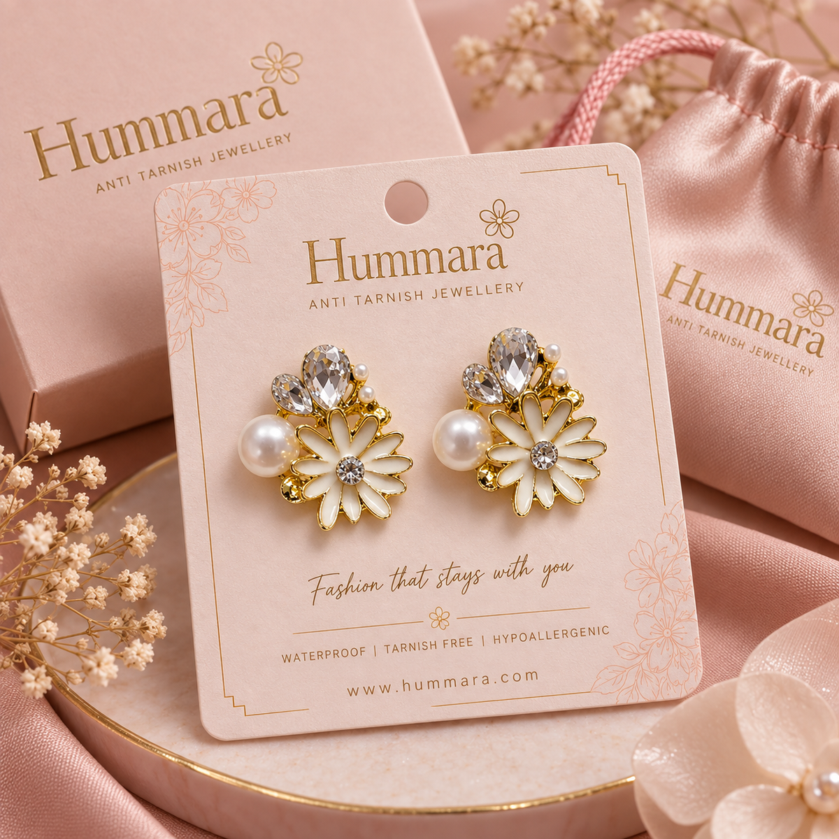 Safed Daisy Pearl Studs