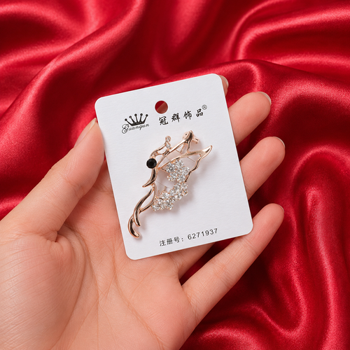 Crystal Fox Saree Pin